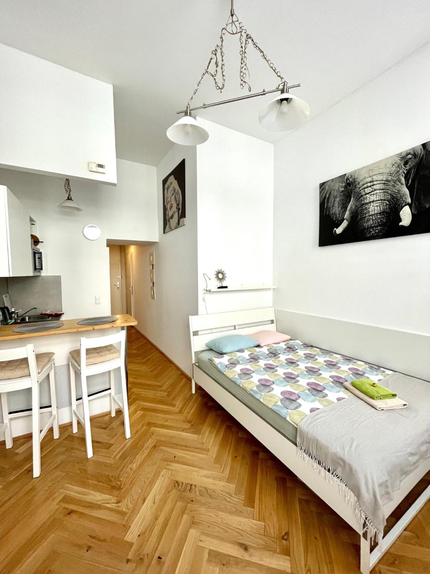 Centra And Simple To Reach Apartamento Viena